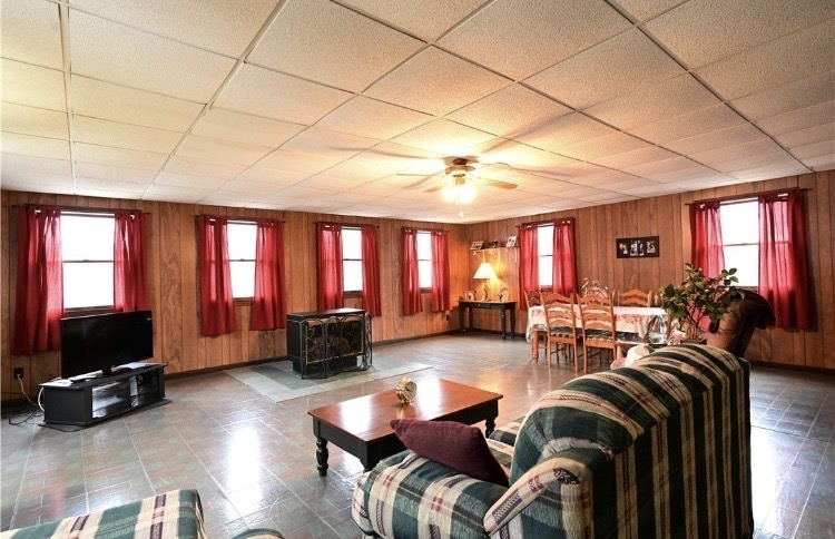 Room before renovation