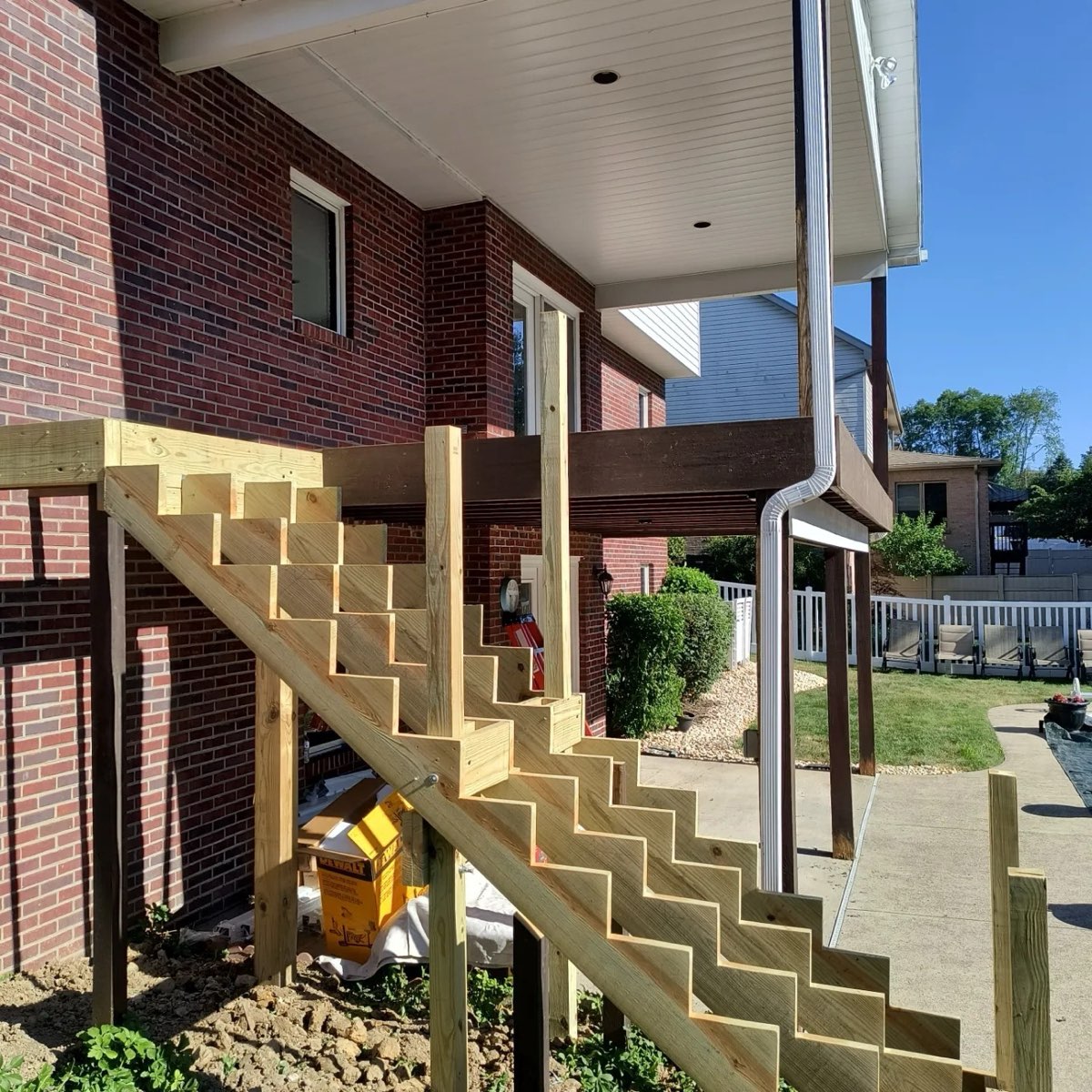 Demo & Store Deck — photo 2