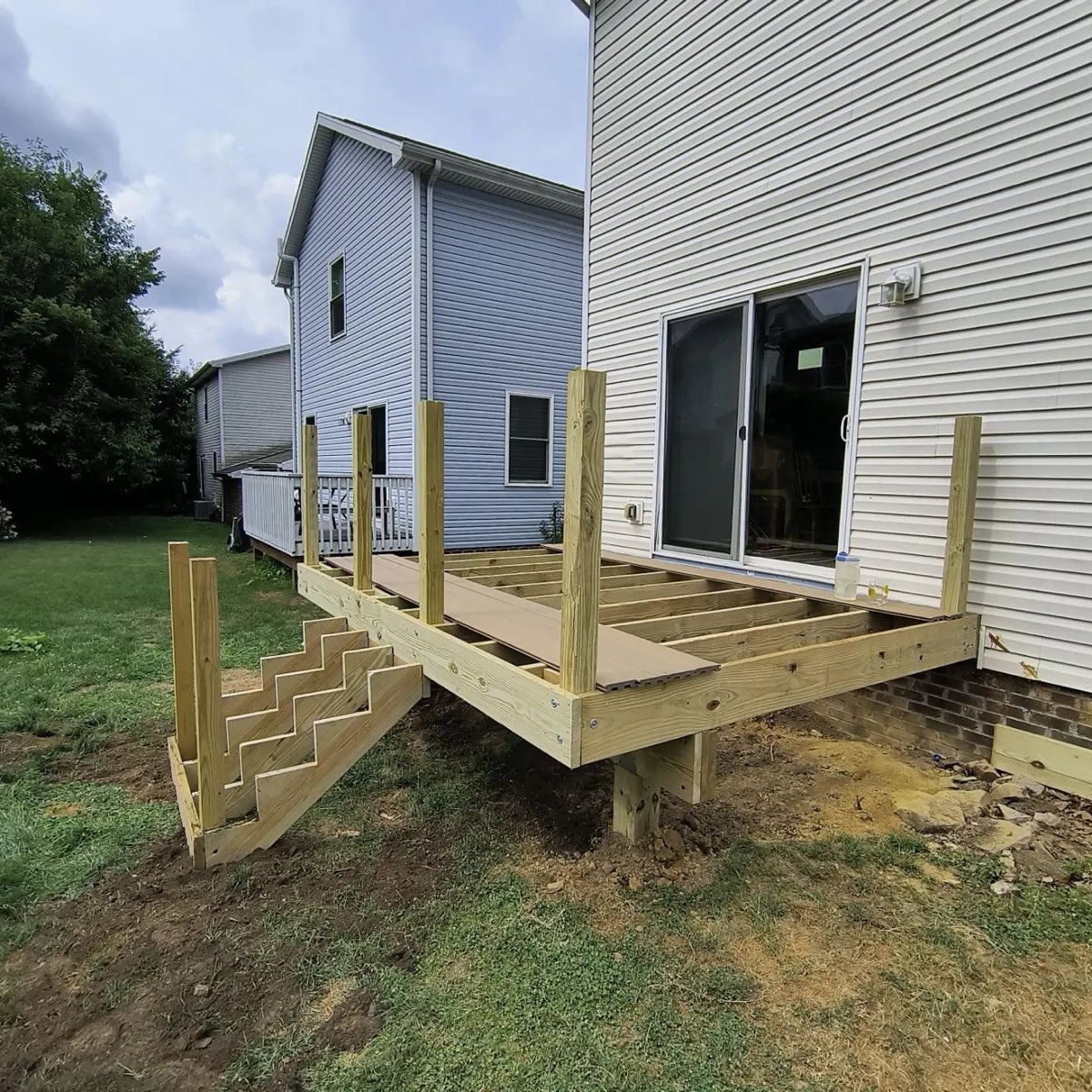 Nice & Small Deck — photo 3