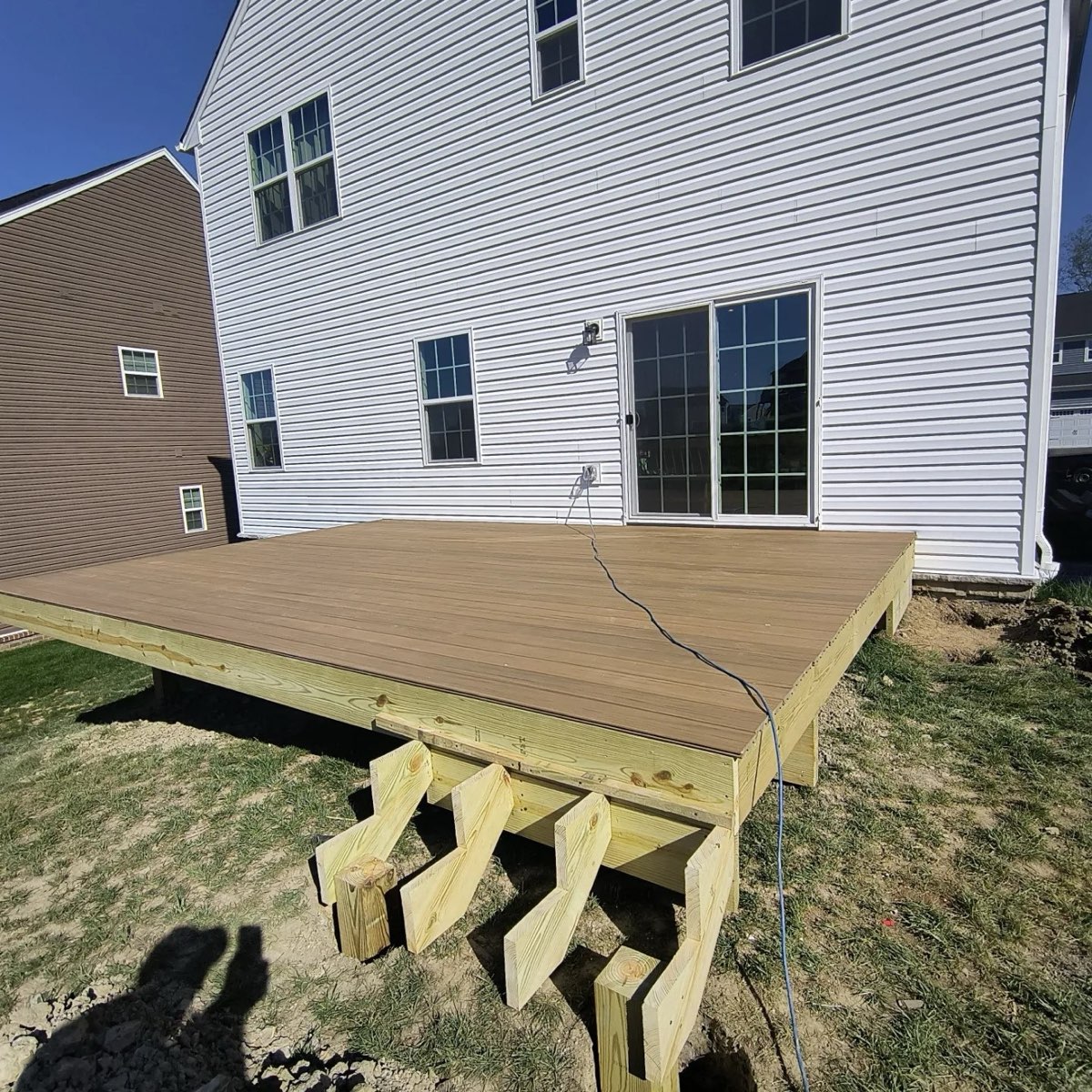 Wall-Attached Deck — photo 3