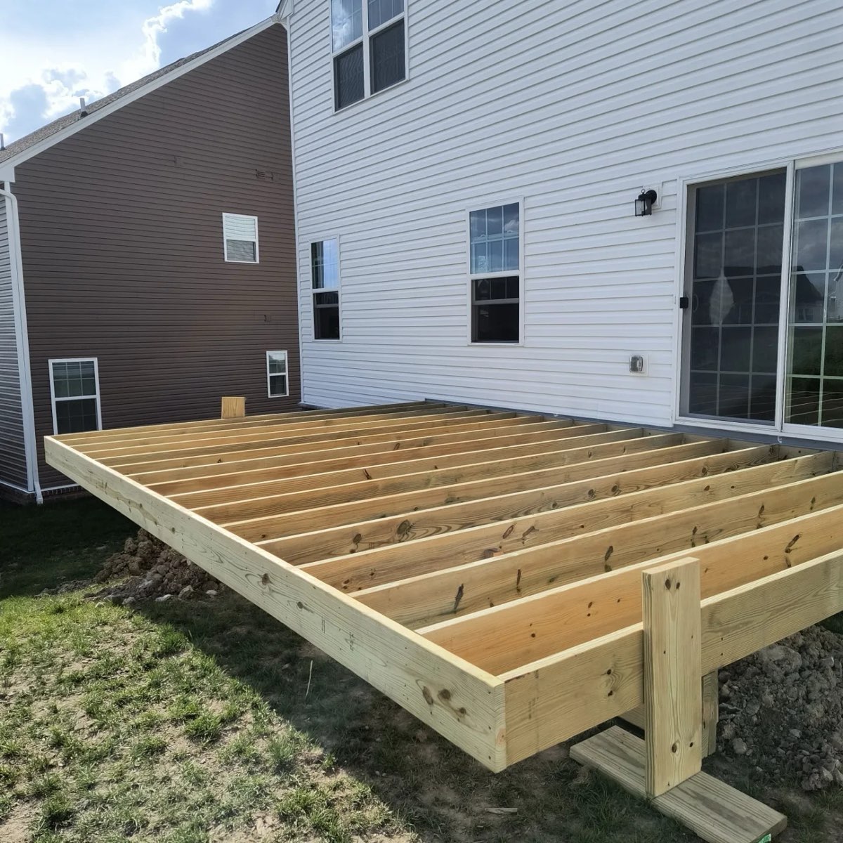 Wall-Attached Deck — photo 4