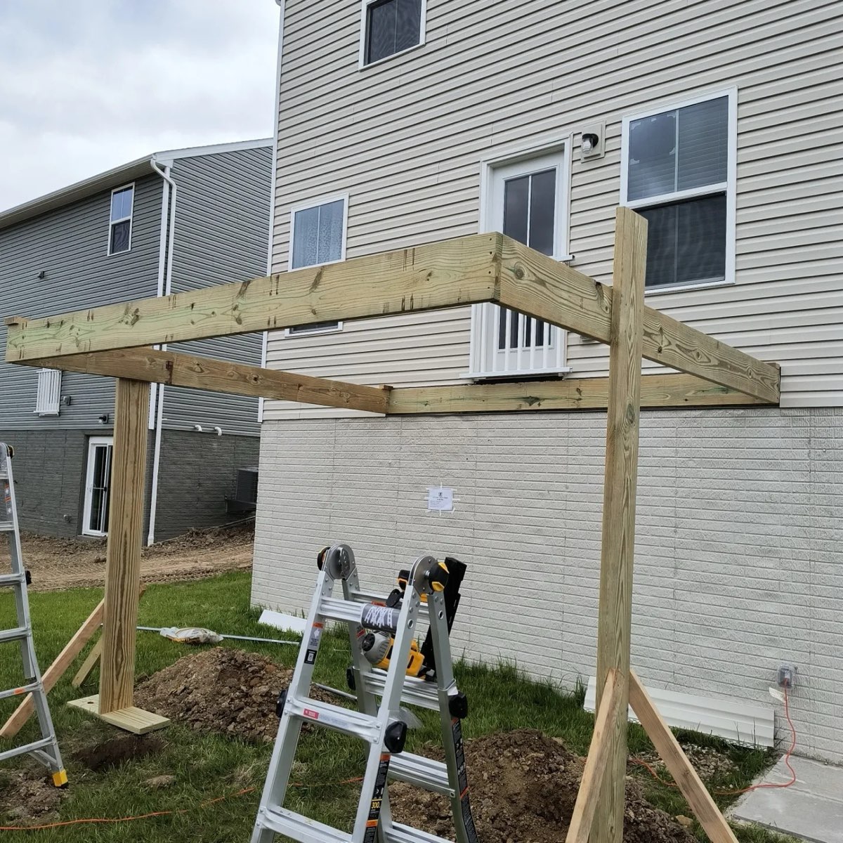 Beautiful 12′×12′ House Deck — photo 3