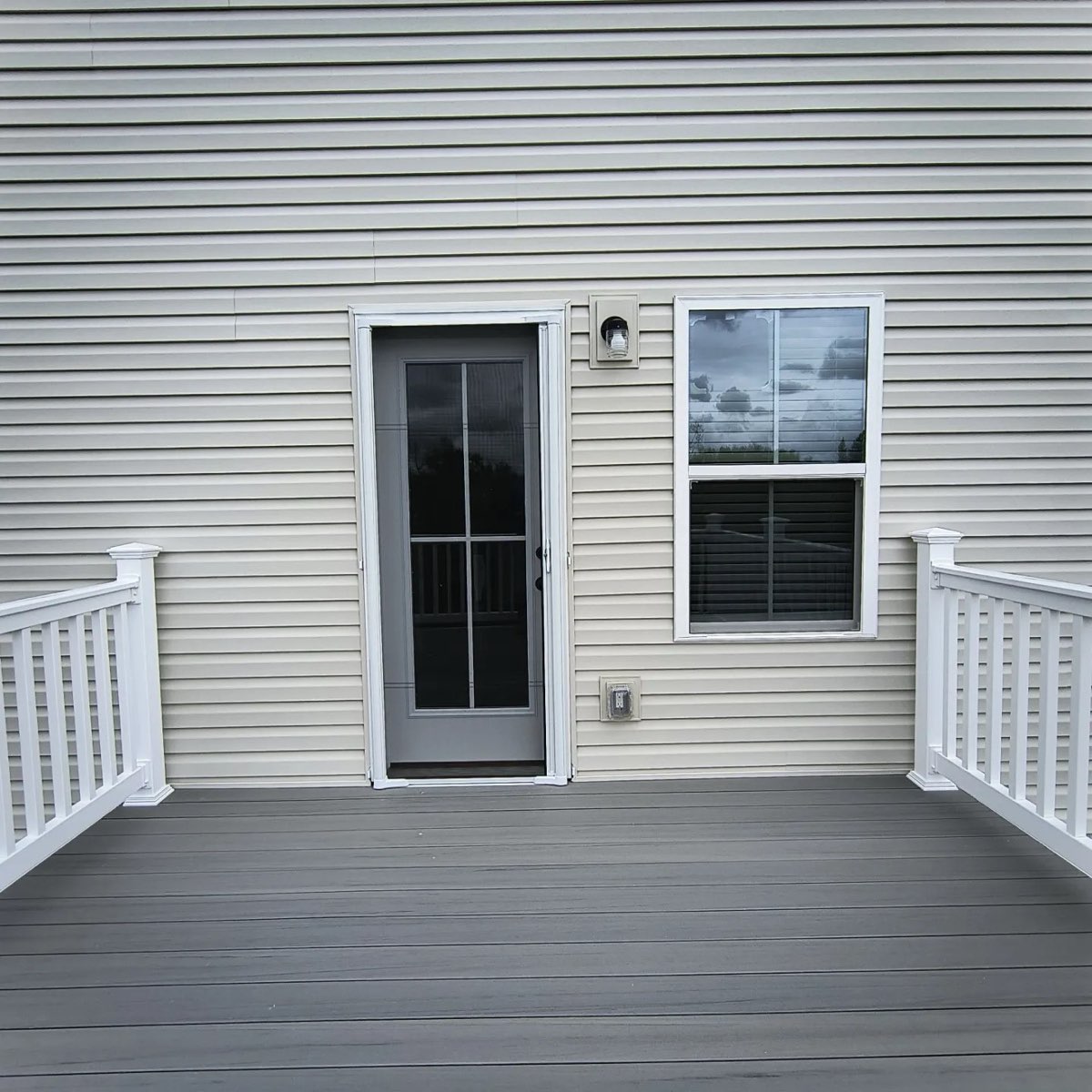Beautiful 12′×12′ House Deck — photo 7
