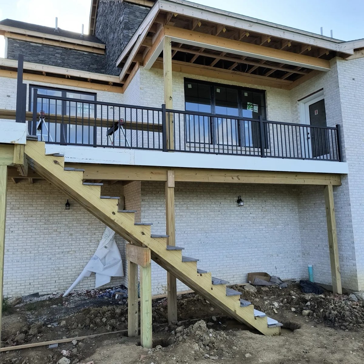 Semi-Covered Porch Deck — photo 3