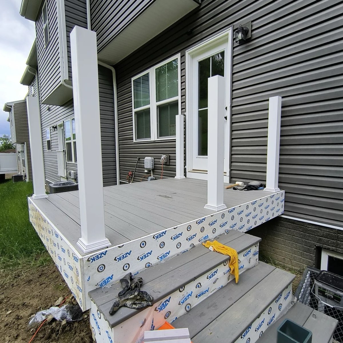 Small White Deck — photo 3