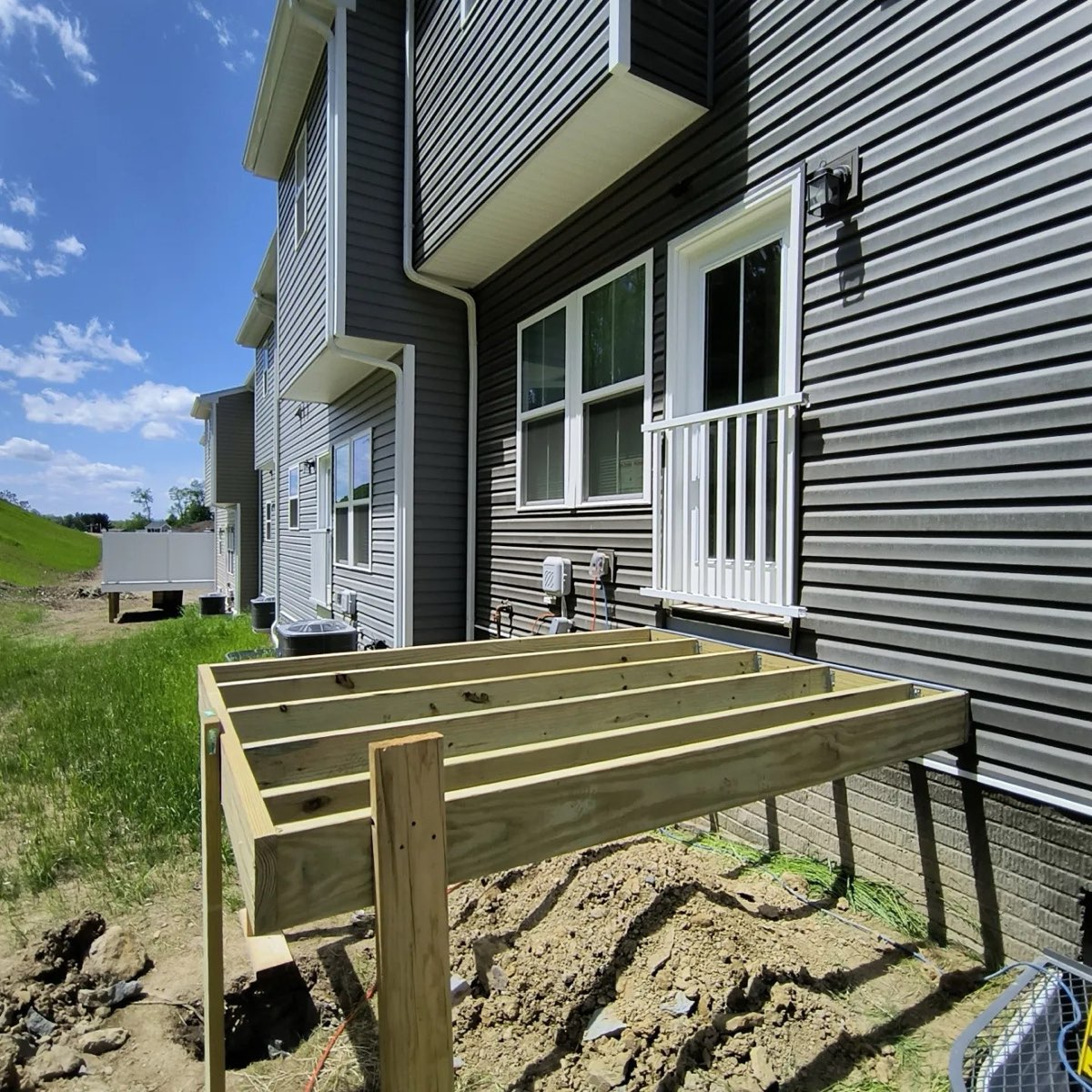 Small White Deck — photo 4