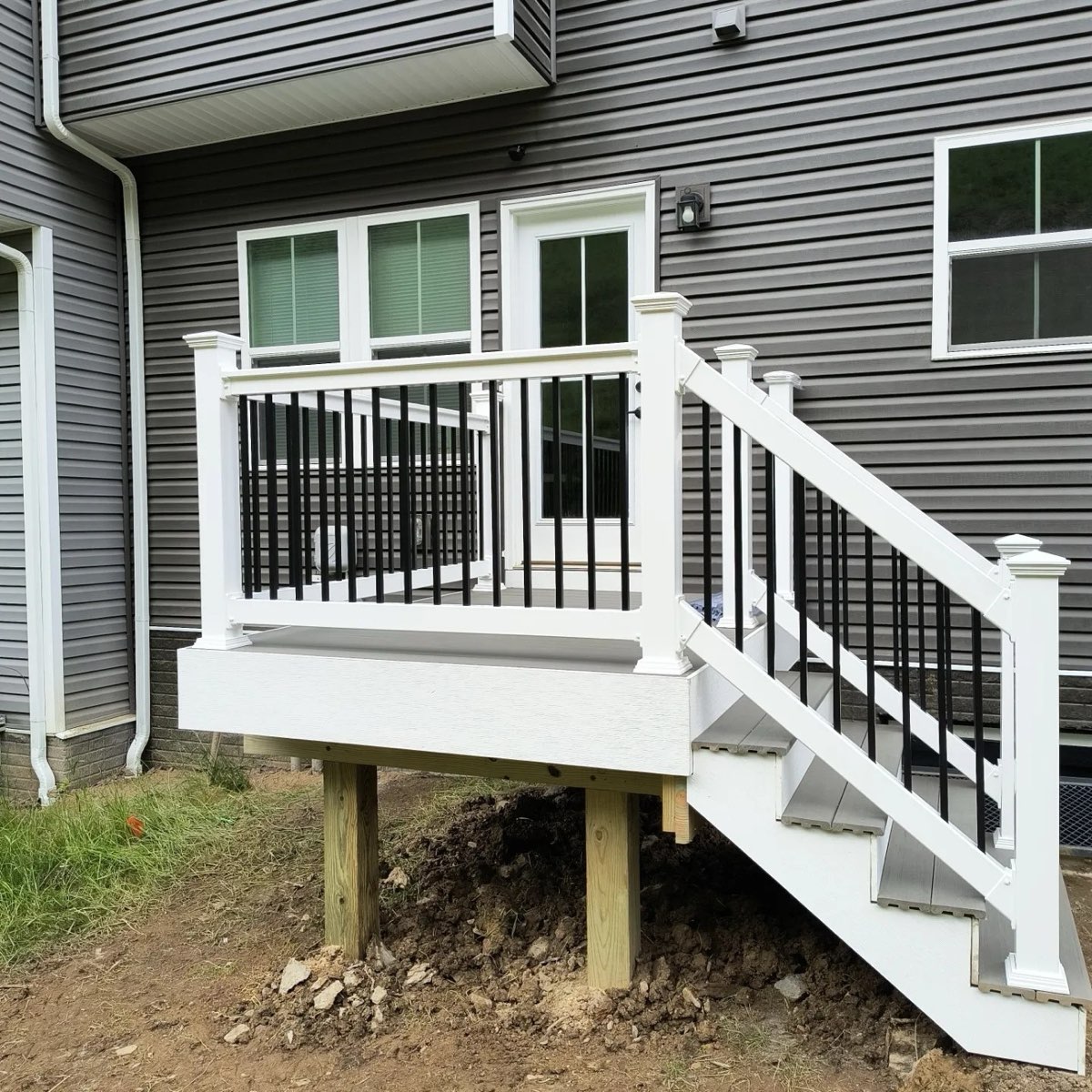 Small White Deck — photo 6