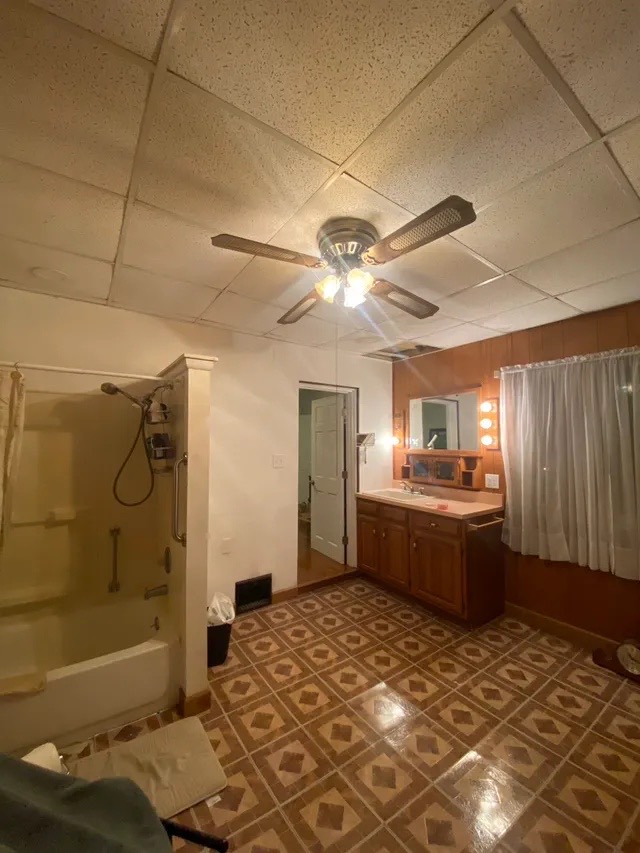 Bathroom remodel before, Polish Hill